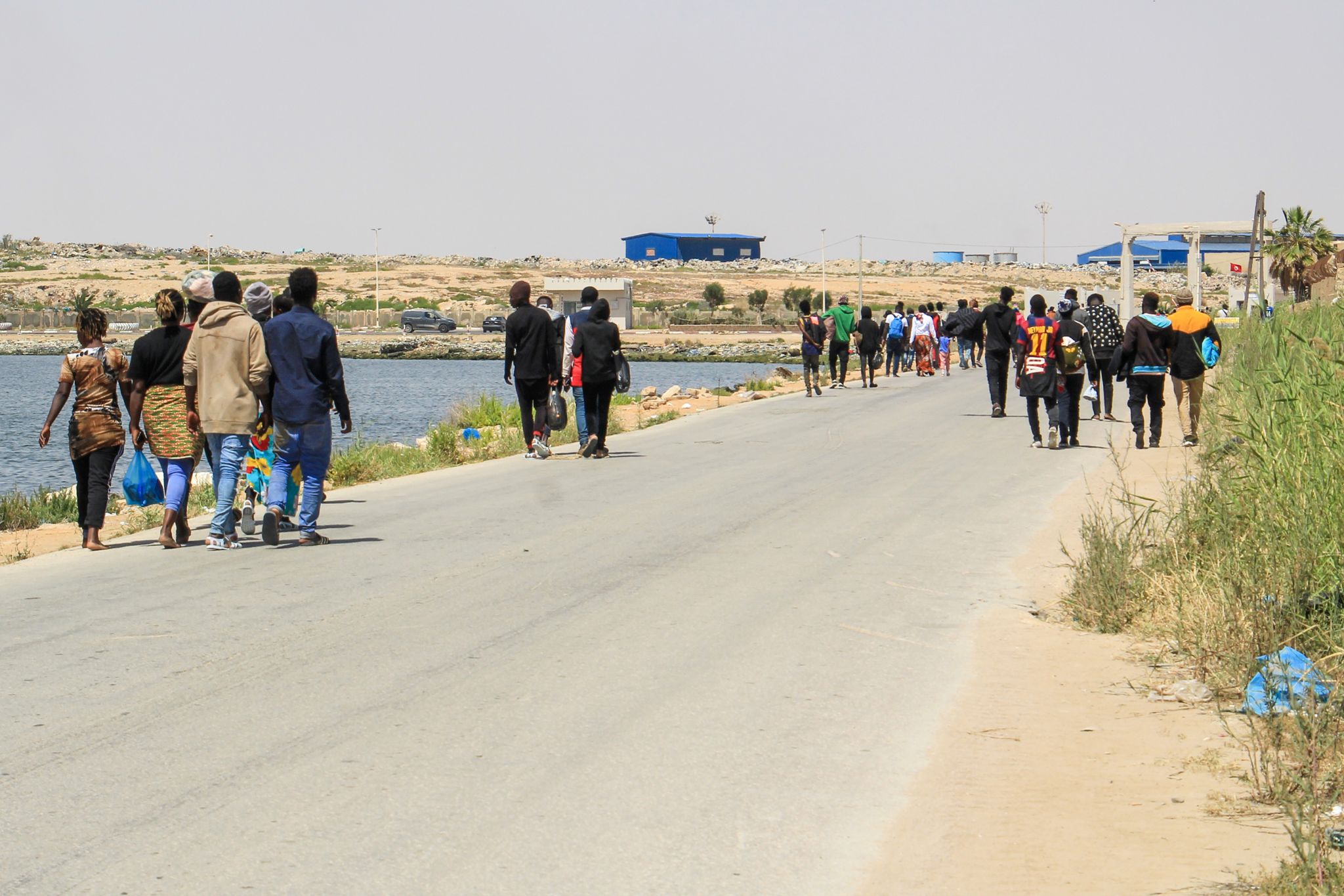 Tunis et tripoli accueillent des migrants bloqués à la frontière