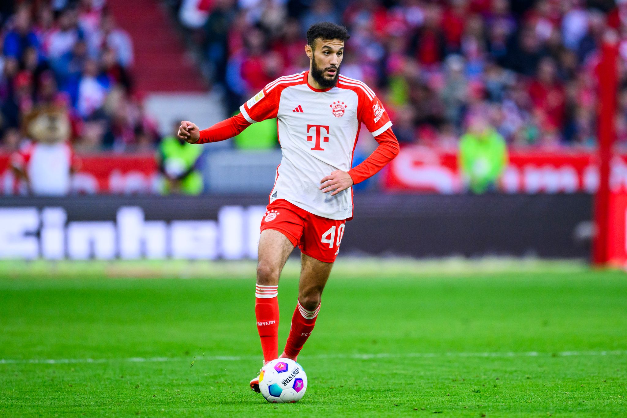 Blessé, Mazraoui ne jouera pas les prochains matchs avec le Bayer